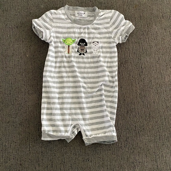 Disney outfit - Picture 1 of 2